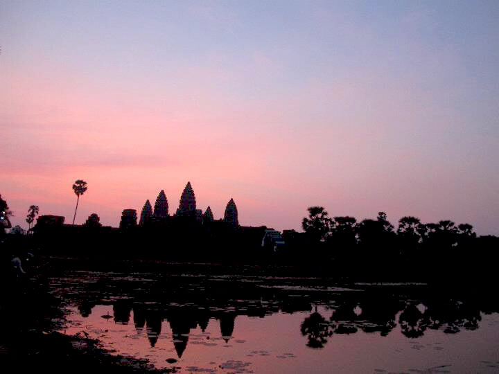 beautiful-sunrise-angkor-wat