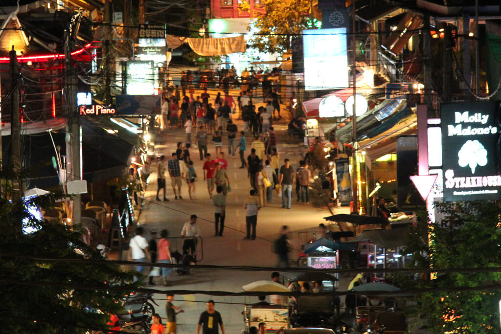 Blick auf die Pub Street in Siem Reap