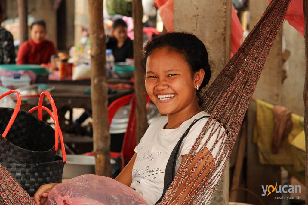 cambodia-girl-smiling-market-