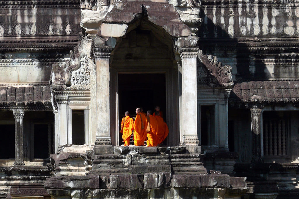 monks-ankgor-wat