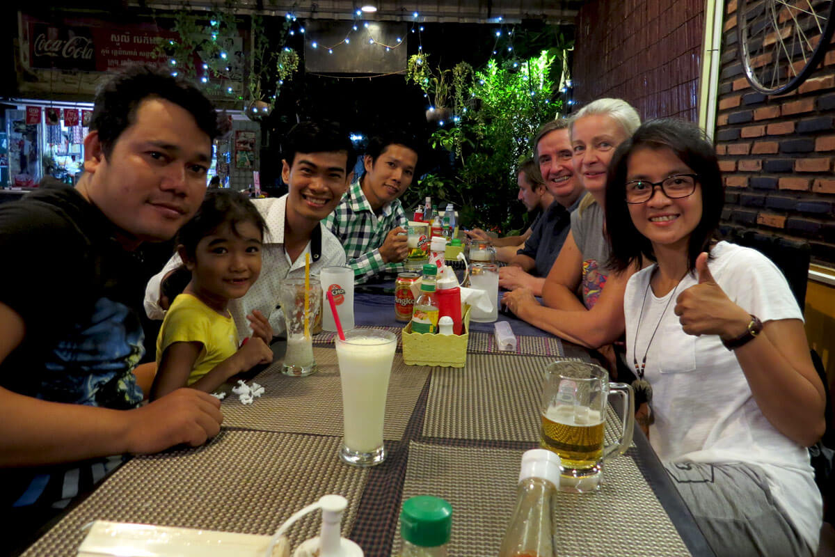 Wir alle im Meng Cafe, Siem Reap