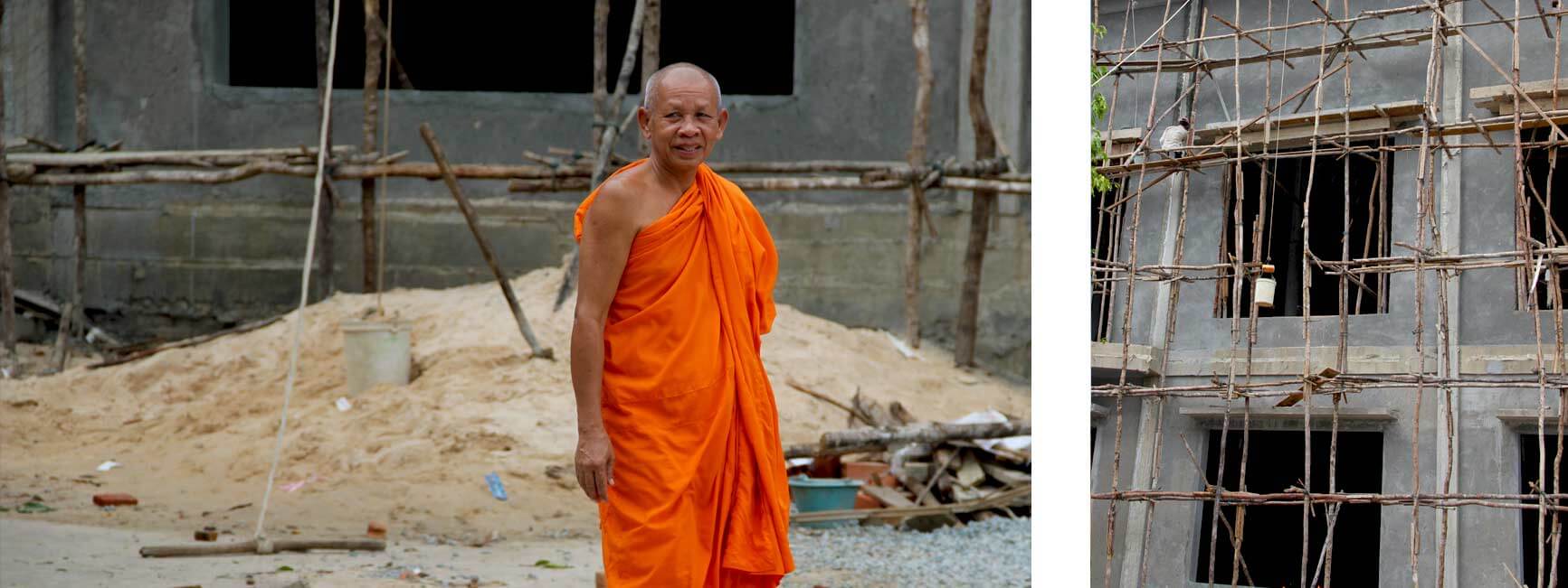 Mönch auf einer Baustelle in Siem Reap