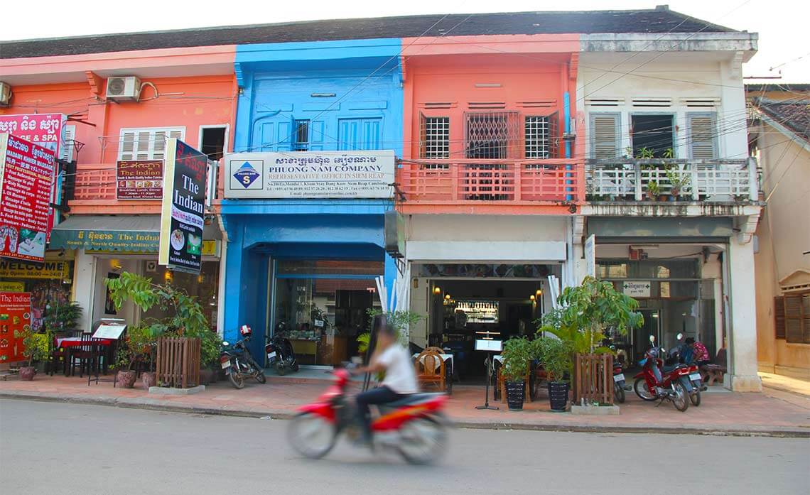 Straße mit Häuserfronten, Siem Reap