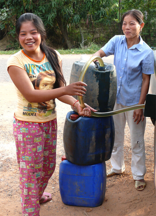 How to refuel a bigger car in Cambodia