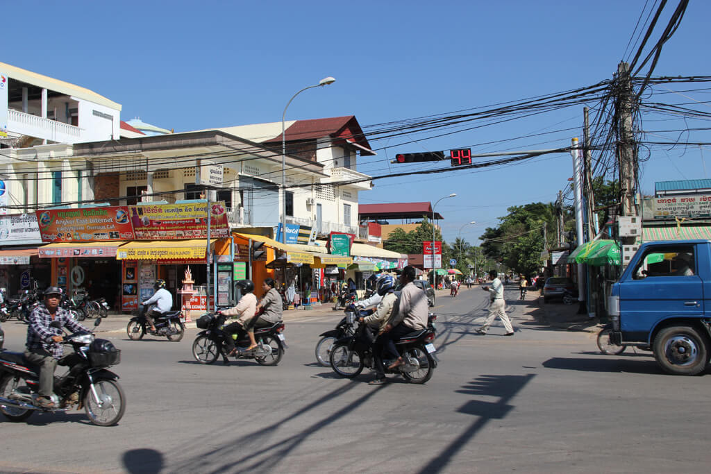 Crossing traffic light