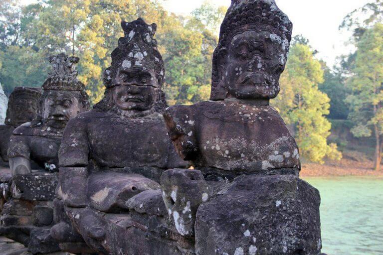 Aruras am Osteingang zu Angkor Thom