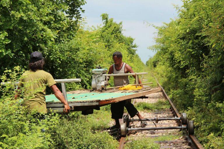 Doku: Mit der Bambusbahn durch Kambodscha