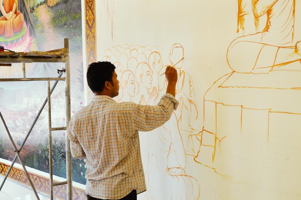 Künstler für Wandmalerei in der Kong Moch Pagode im Süden von Siem Reap