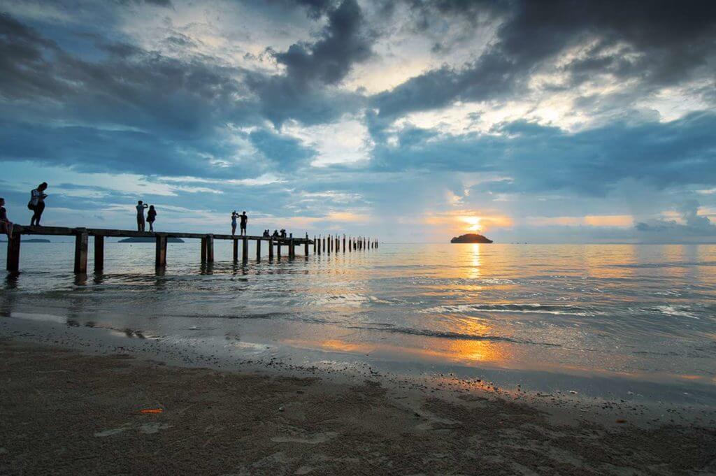 Sonnenuntergang am Otres Beach in Sihanoukville, Kambodscha