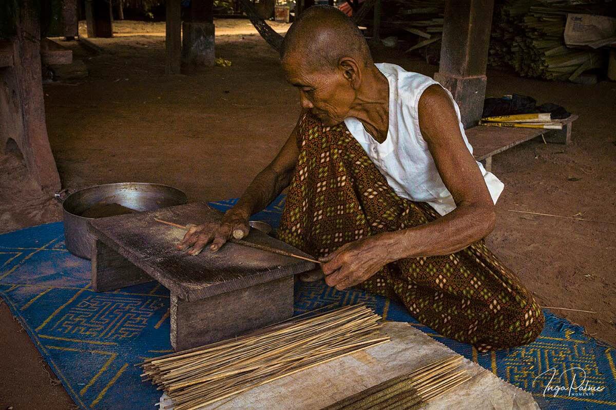 Räucherstäbchen - Herstellung in Handarbeit in Siem Reap