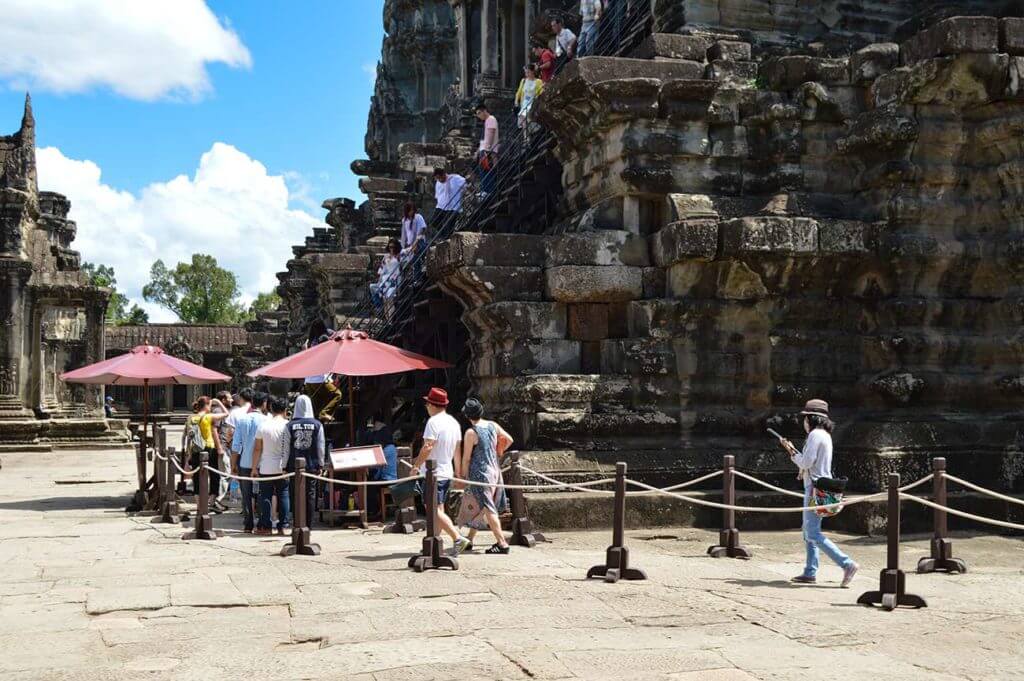 angkor wat wenig menschen treppe dritte Terrasse nachmittag