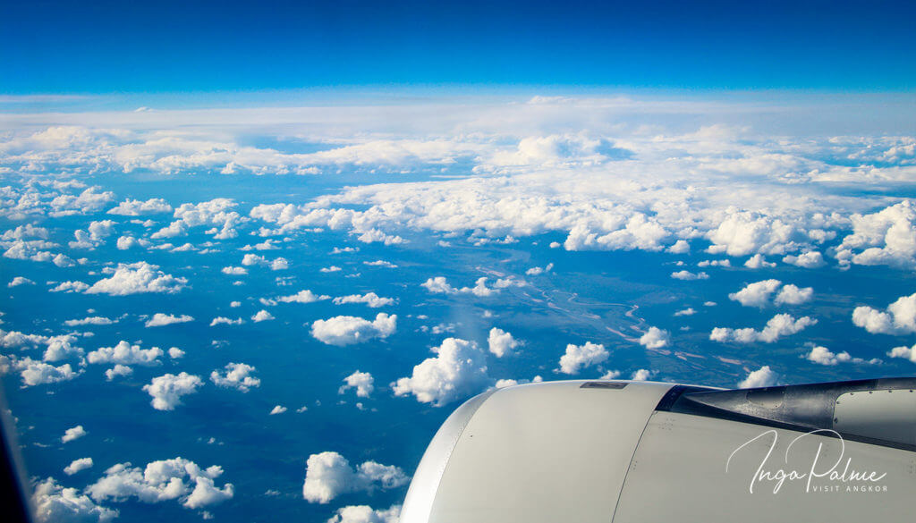 Kambodscha Flug - blauer Himmel und Wolken