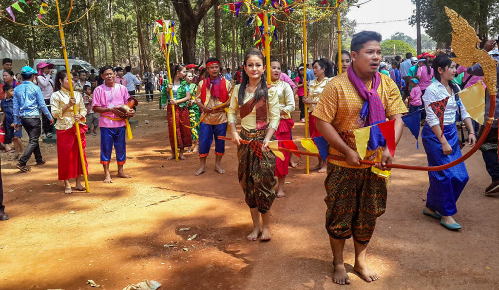 trot tanz kambodscha neujahr spiele