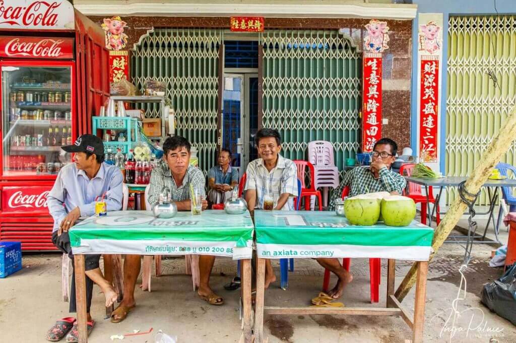 sihanoukville seitenstrasse maenner geschaeft