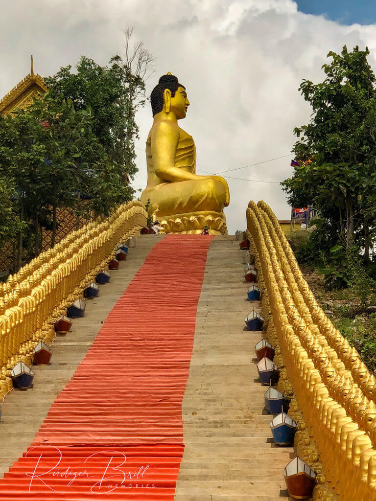 Buddha Statue oben am Wat Puth Kiri