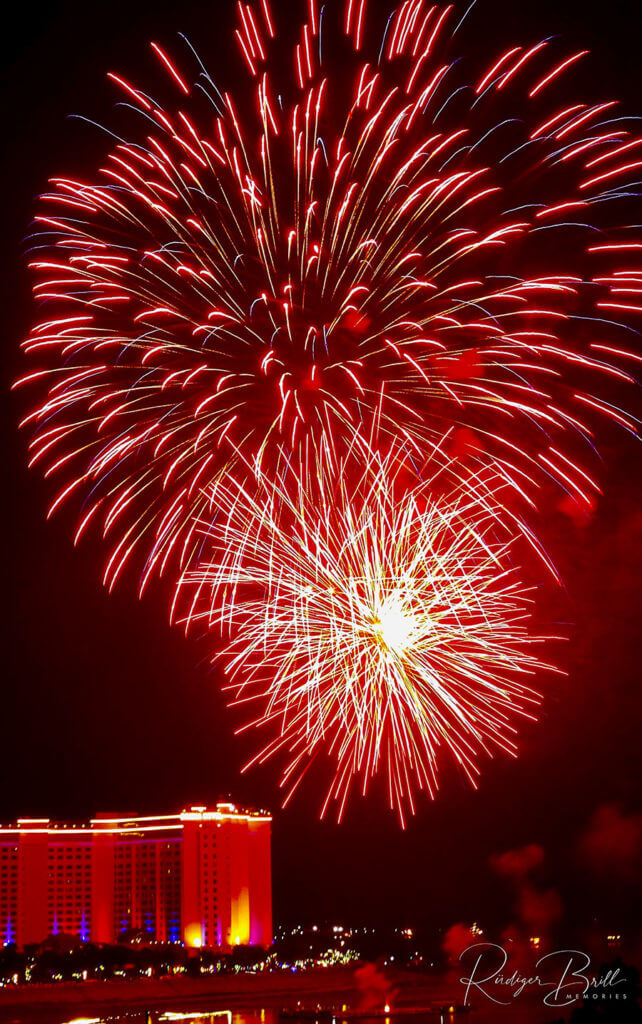 feuerwerk bon om touk wasserfest kambodscha sokha hotel