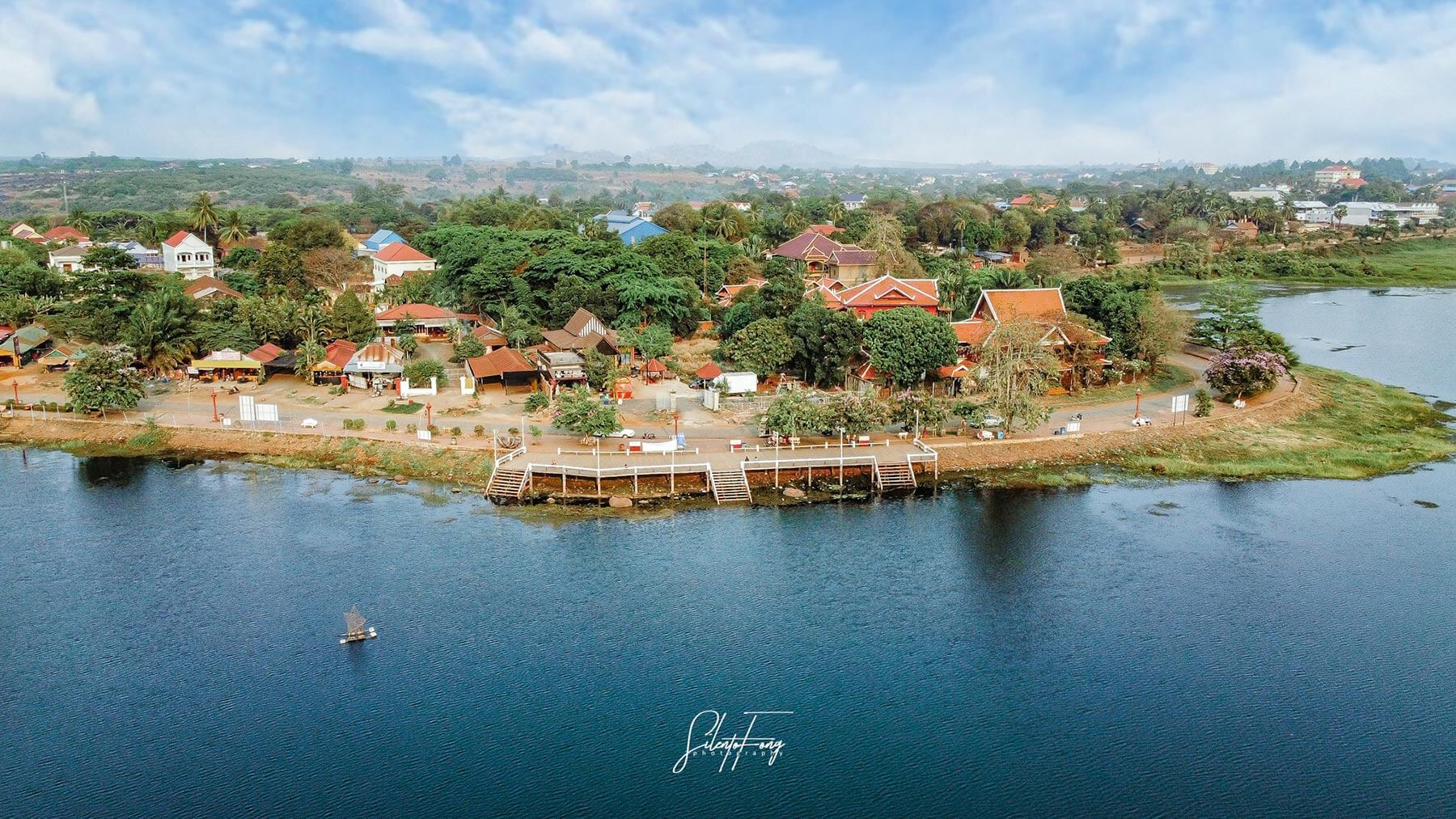 Banlung, Provinzhauptstadt von Ratanakiri - Luftaufnahme