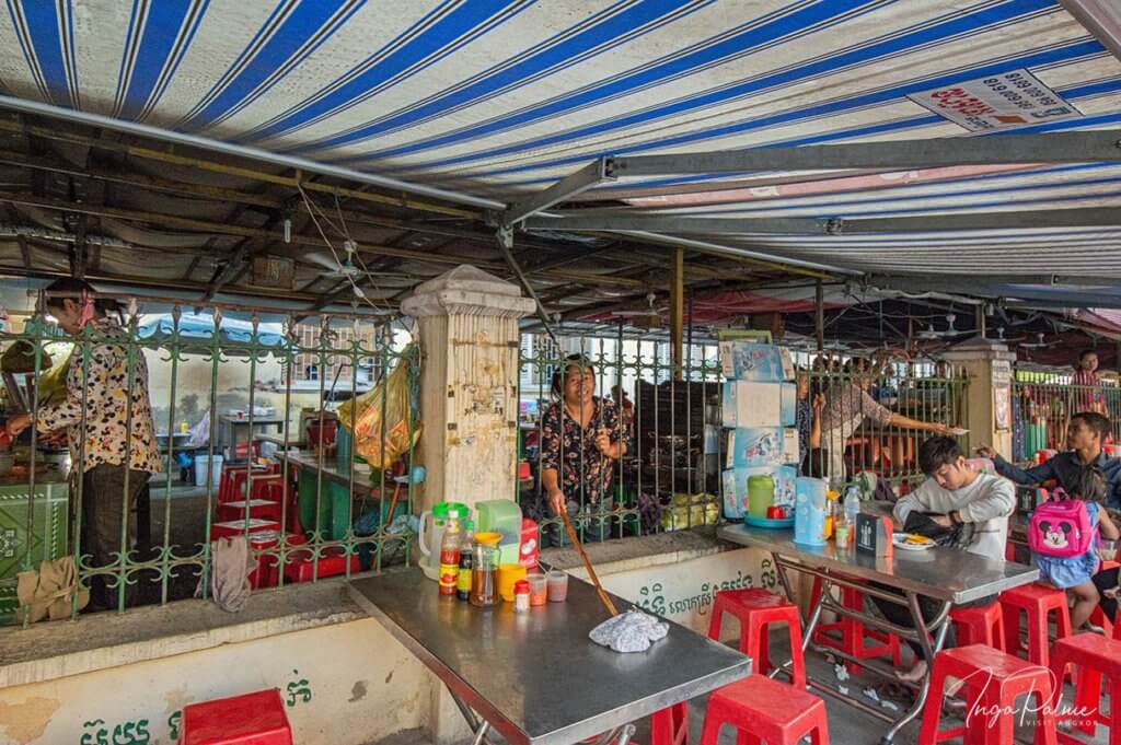 fruehstueck battambang kambodscha restaurant zaun