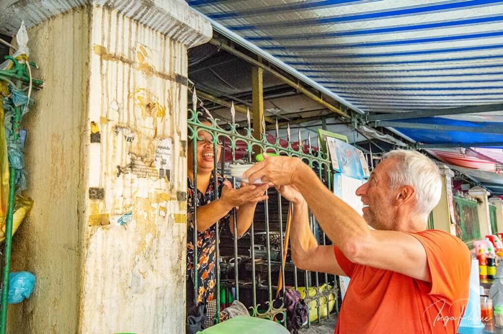 fruehstueck battambang kambodscha restaurant zaun 2