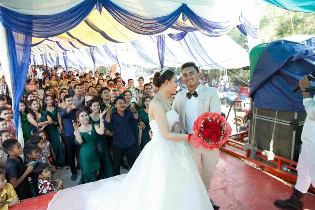 brautstrauss werfen hochzeit kambodscha kimhuo