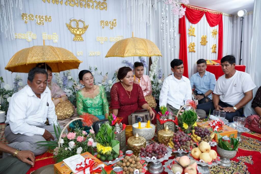 eltern ehren zeremonie hochzeit kambodscha kimhuo