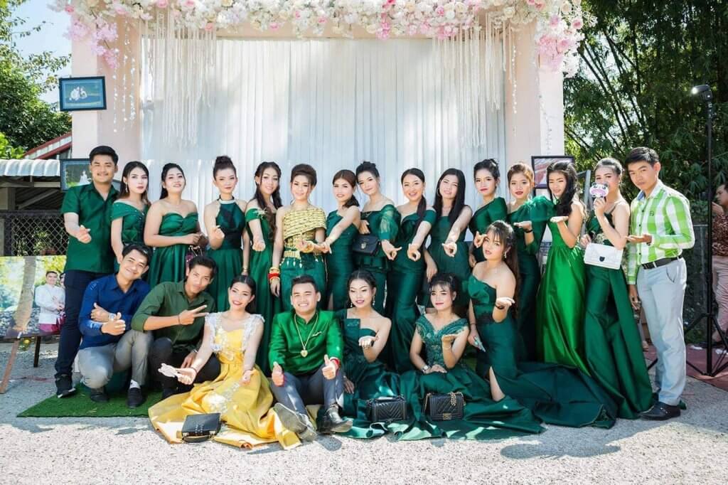 gruppenbild hochzeit kambodscha foto kimhuo