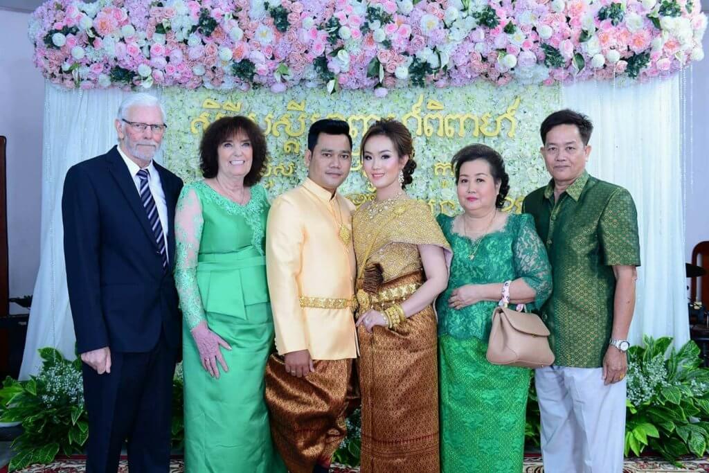 gruppenfoto hochzeit kambodscha foto plony