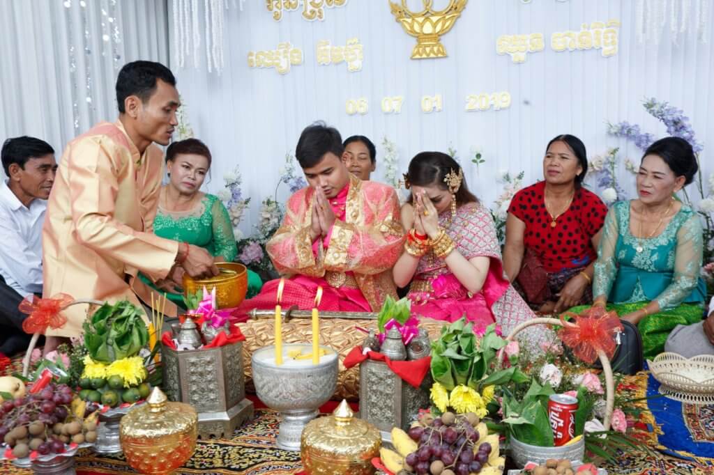 schwert zeremonie hochzeit kambodscha kimhuo