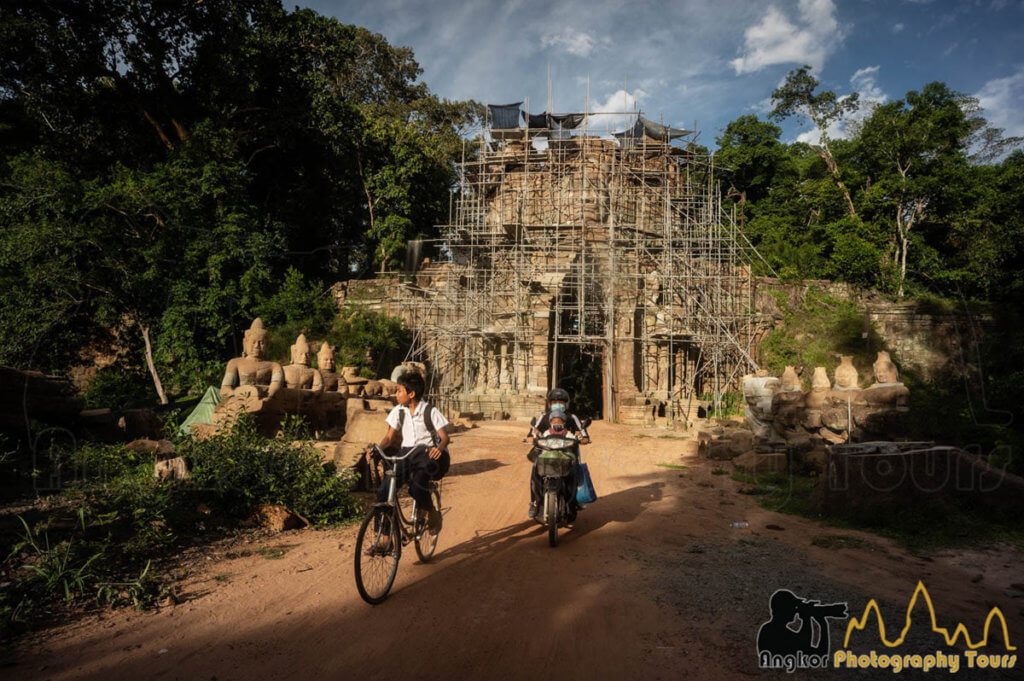 angkor thom west gate foto laurent dambies 1