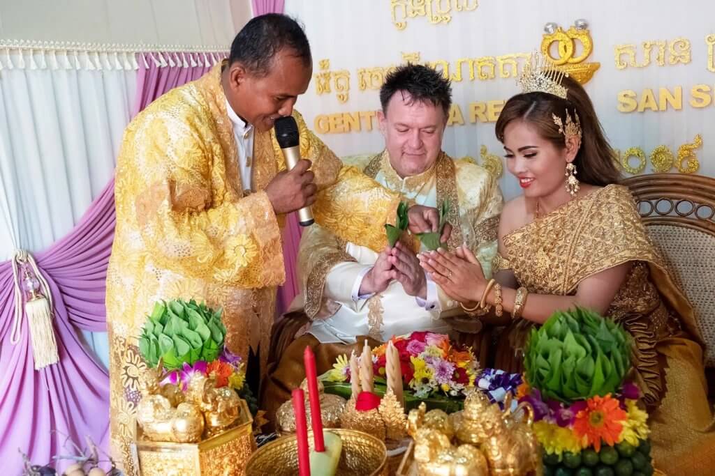 betel zeremonie brautpaar hochzeit kambodscha