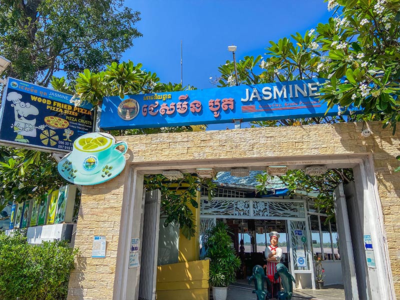 jasmine boat restaurant kratie eingang