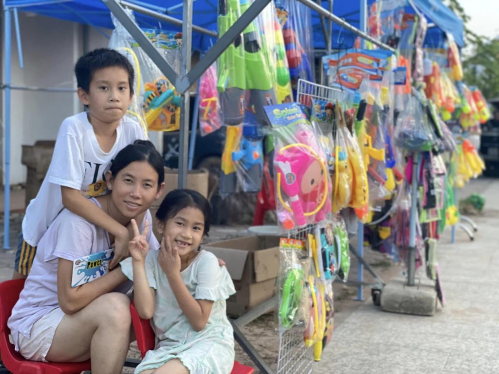 ratanak familie wasserpistolen khmer neujahr