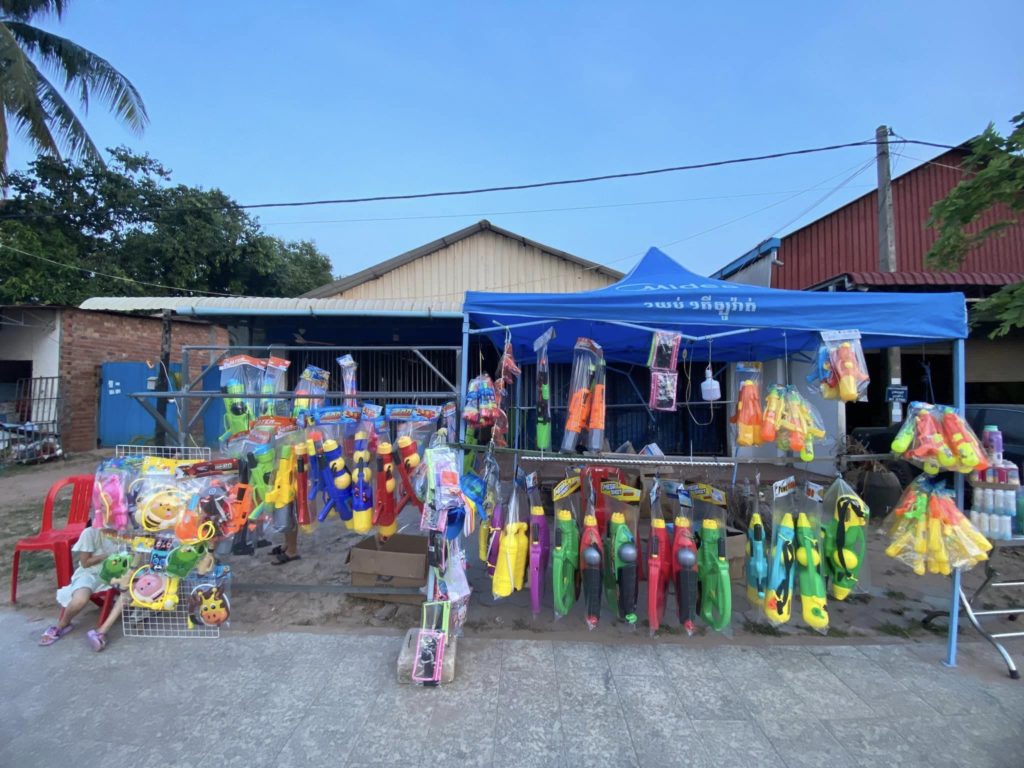 wasserpistolen kaufen siem reap khmer neujahr