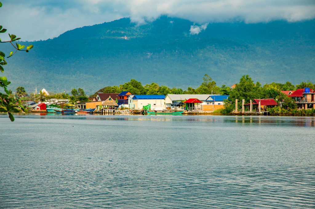 flussufer kampot kambodscha