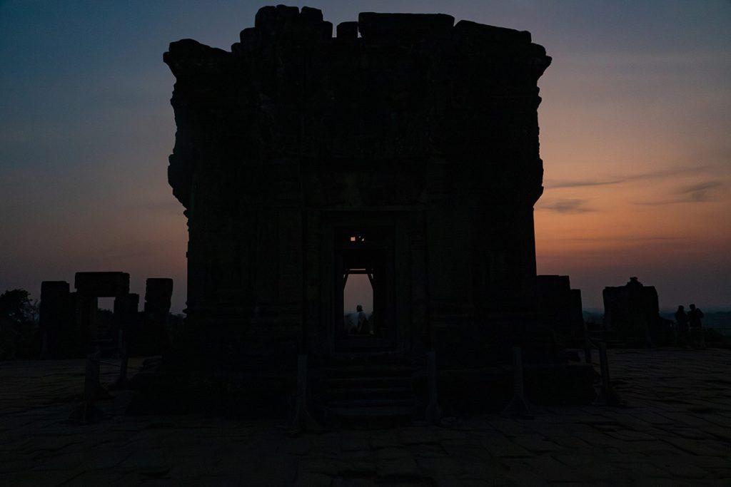 Stille Tage in Angkor - zwischen Tempeln, Licht und Zeit 11 phnom bakheng sonnenaufgang 1