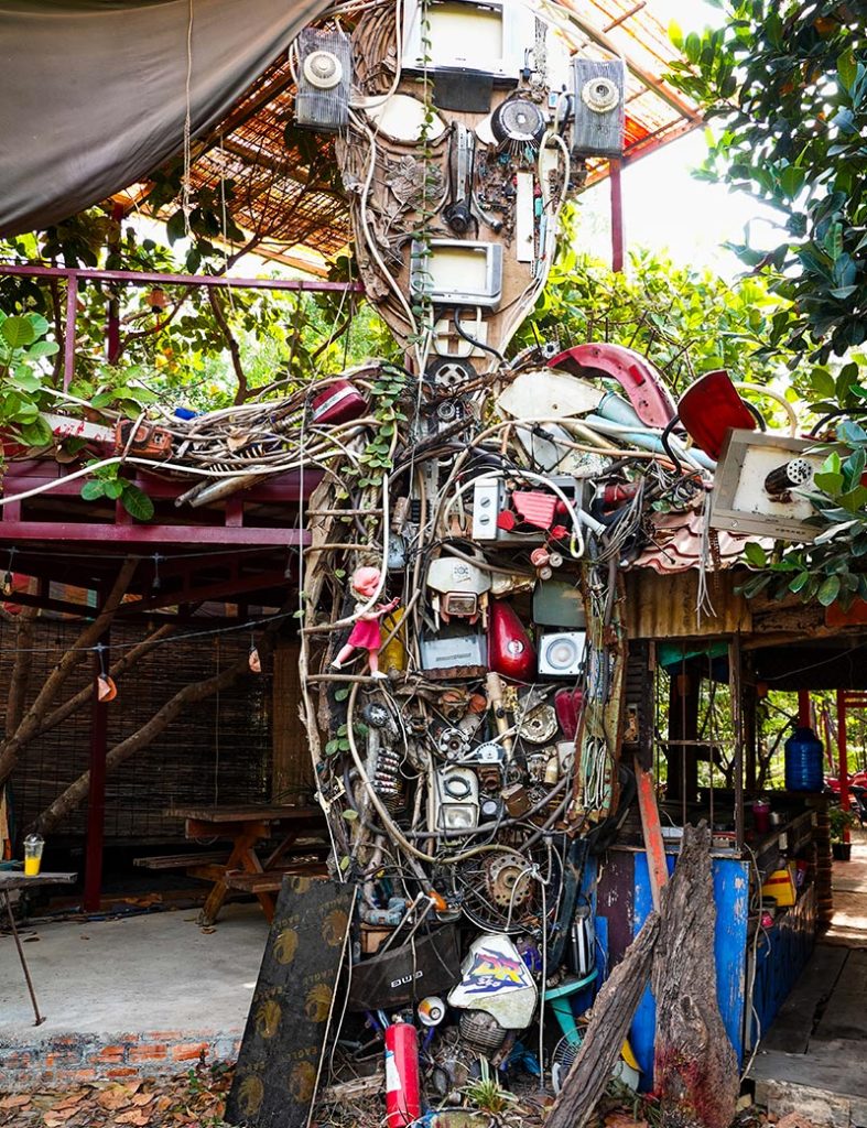 Nesat Village – zwischen Lagune, Dschungel und Meer 15 nesat village skulptur