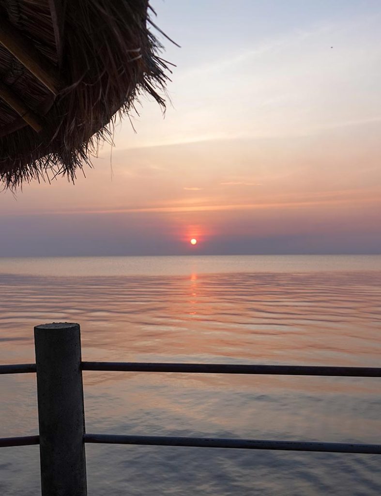 Nesat Village – zwischen Lagune, Dschungel und Meer 18 sonnenuntergang Sopheak Mongkol Beach Resort koh kong 9