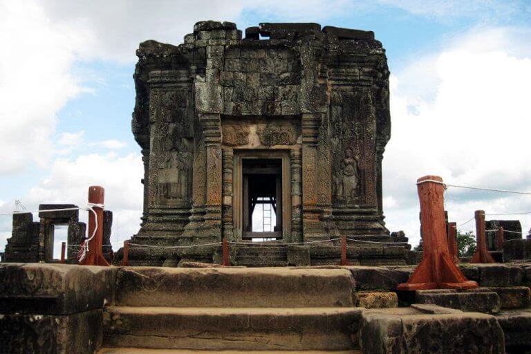 Phnom Bakheng – the hill in the southwest of Angkor