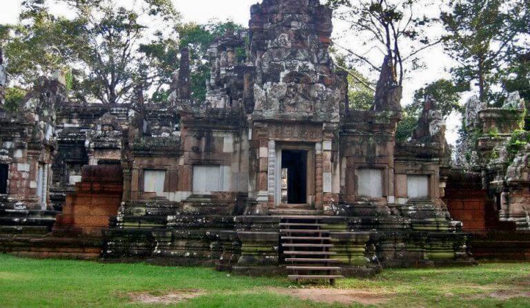 Chau Say Tevoda – The little Angkor Temple at the small circuit