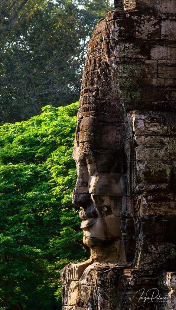 bayon angkor faces bodhisattva lokeshvara