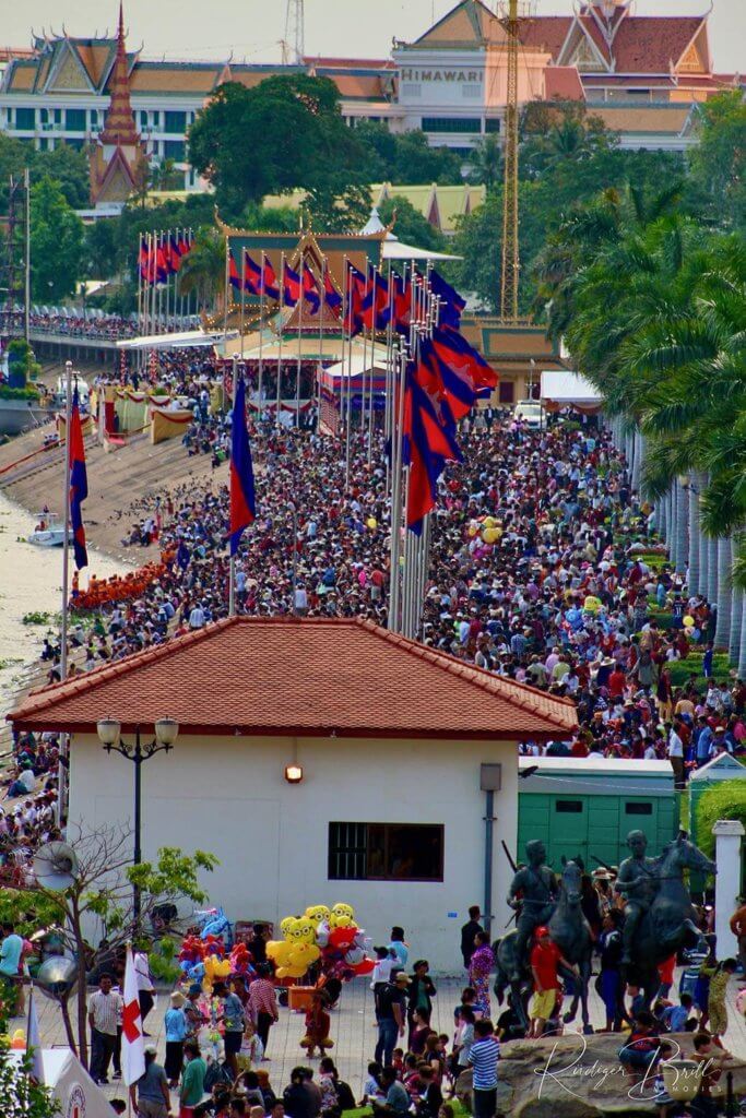 Crowds at the Bon Om Touk water festival in Phnom Penh