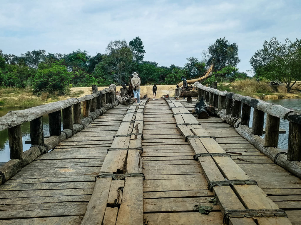 dragonbridge angkor photo steve lidgey 2