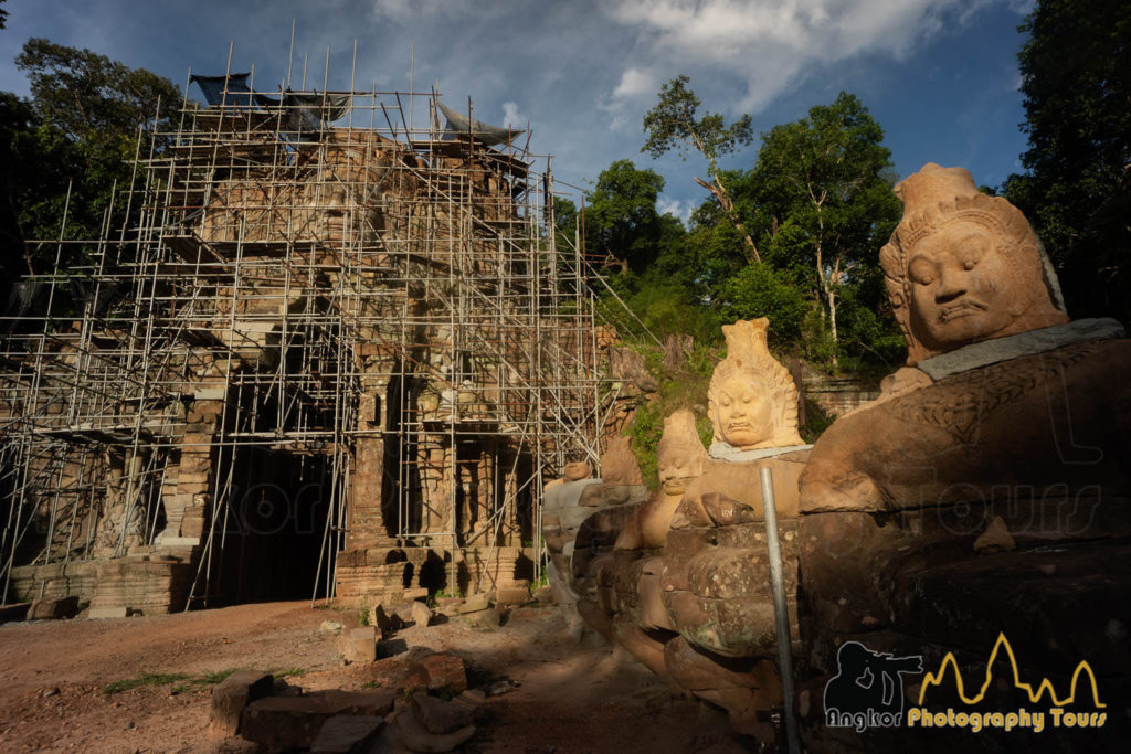 west gate angkor thom foto laurent dambies 2