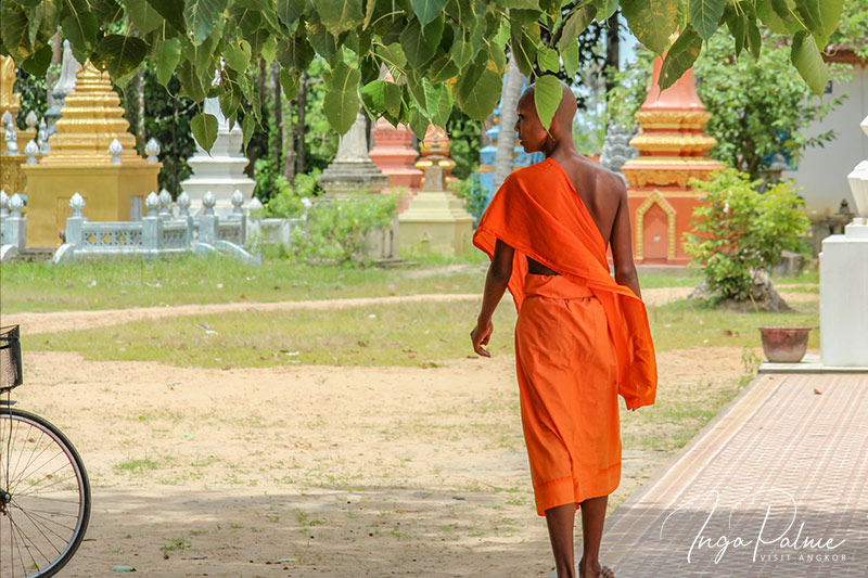 athvar pagode siem reap monk
