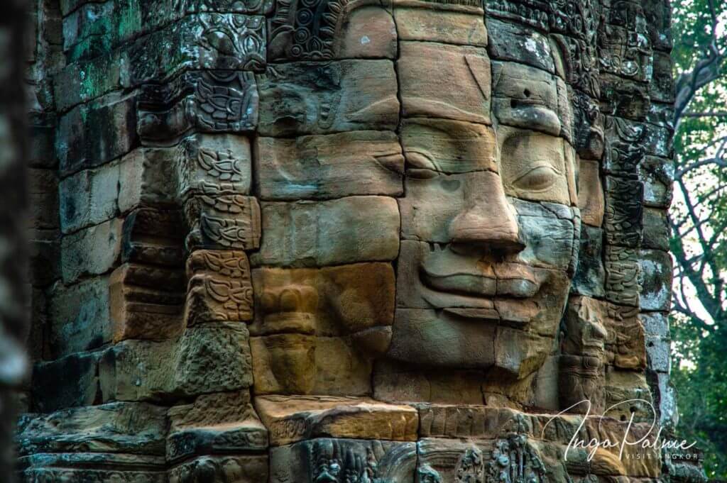 stone faces bayon angkor temple