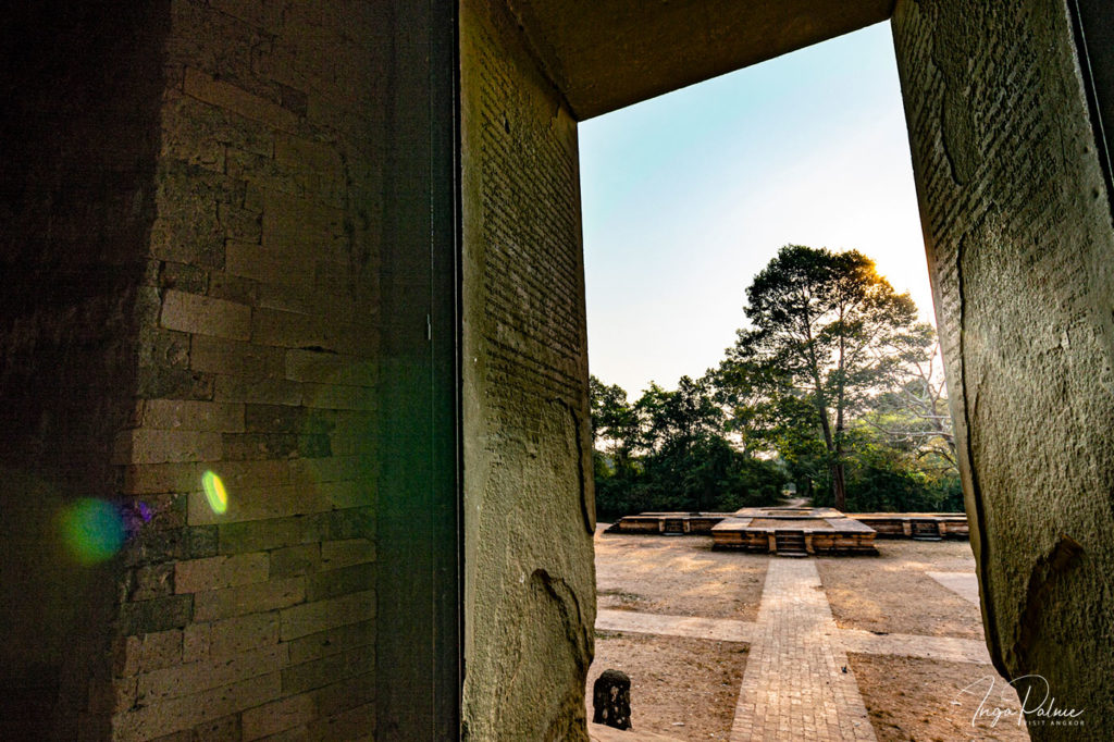 prasat kravan angkor tempel mittlerer turm eingang 1