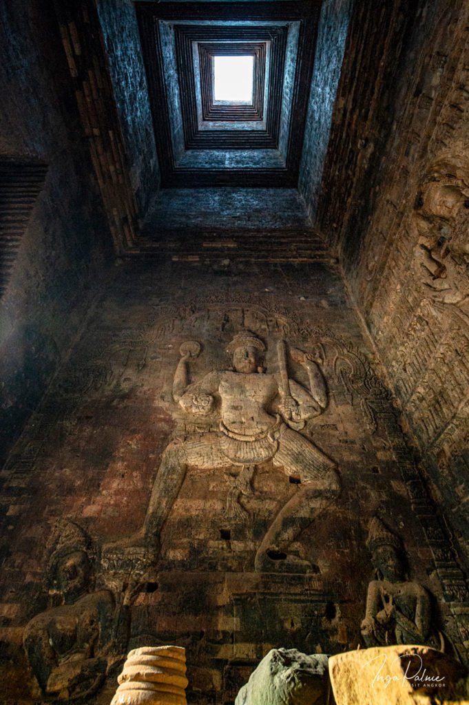 prasat kravan angkor tempel turm mitte wandrelief